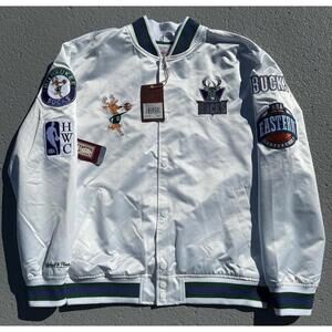 Men’s Mitchell & Ness Milwaukee Bucks City Collection Satin Jacket Large -DEFECT
